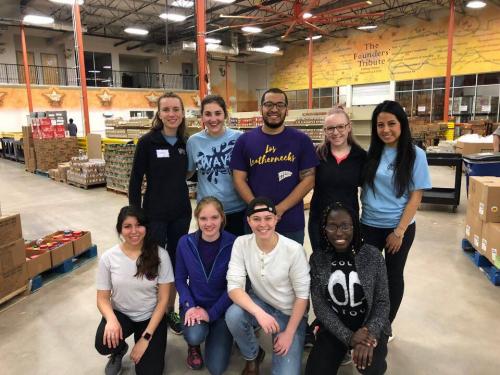 2019 Alternative Spring Break at the Crossroads Community Services food pantry in Dallas.
